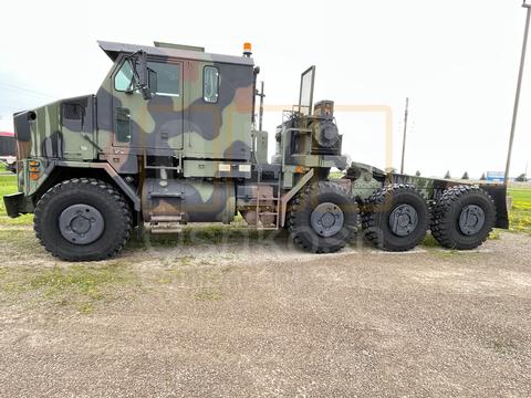 Oshkosh M1070 HET 8X8 Tractor Winch Truck