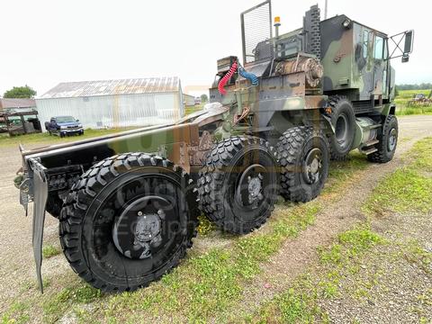 Oshkosh M1070 HET 8X8 Tractor Winch Truck