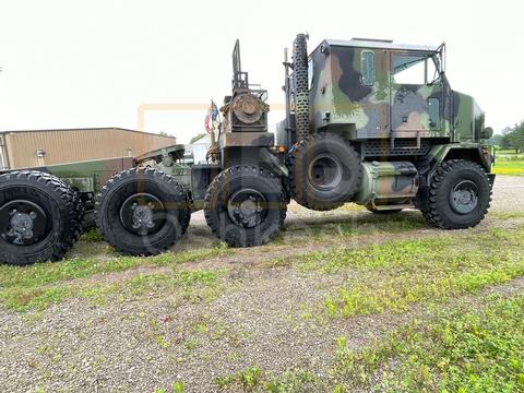 Oshkosh M1070 HET 8X8 Tractor Winch Truck